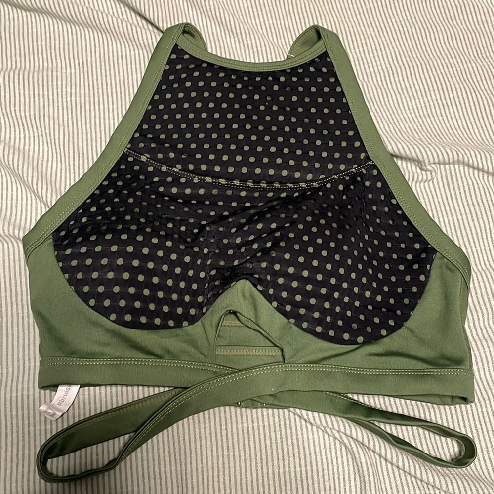 Chestee weight lifting sports bra